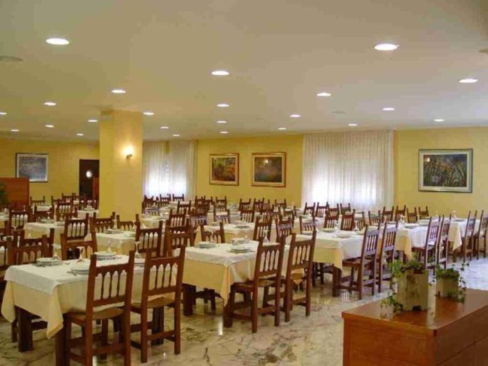 Hotel Dinajan Villanueva De Arosa Exterior foto